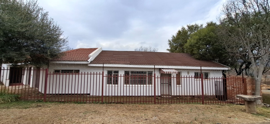 6 Bedroom Property for Sale in Ficksburg Free State